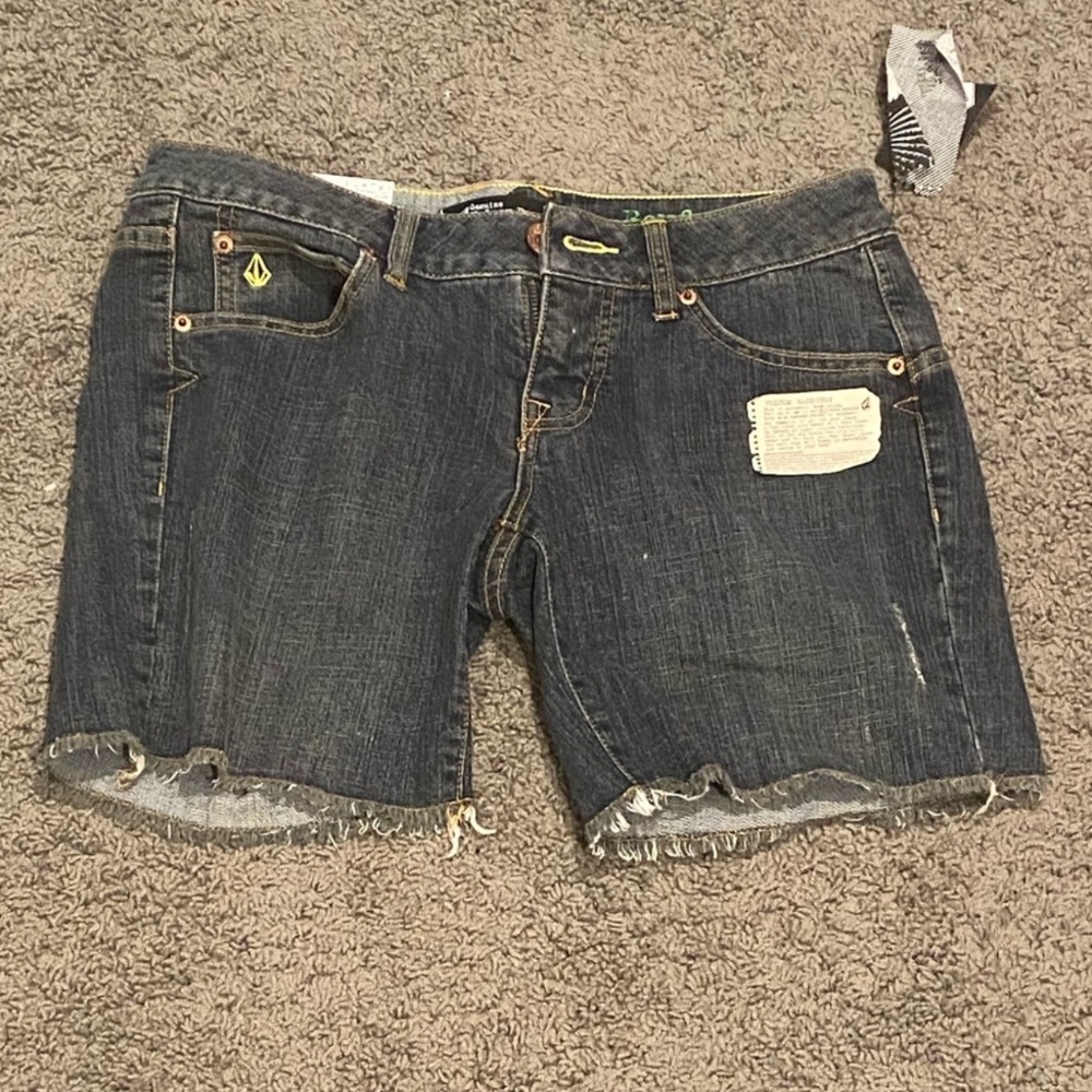 Volcom Juniors boyfriend shorts NWT